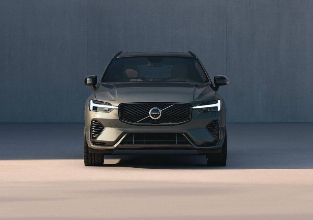 Volvo XC60 2025 Review: Updated Luxury Crossover
