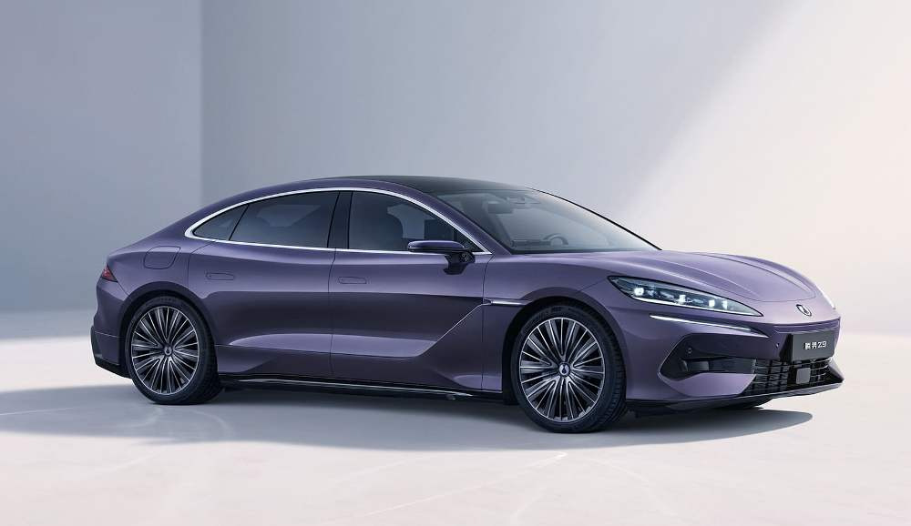 Denza Z9 2024 Review: Luxury Electric Sedan