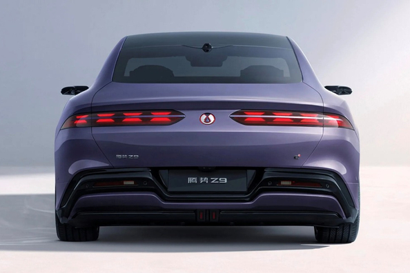 Denza Z9 2024 Review: Luxury Electric Sedan Photo 4