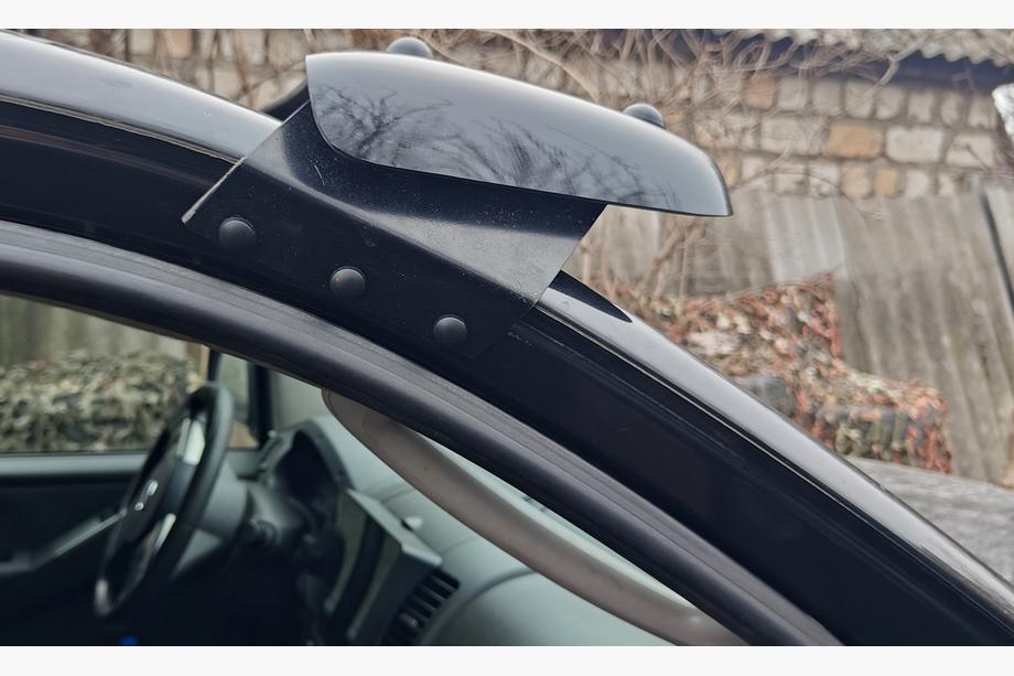 Nissan Navara 2006-2015 Windshield Sun Visor (Frame Mounted) Photo 3