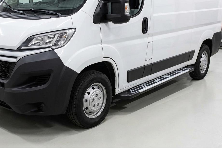 Peugeot Boxer 2006-2025 Side Steps Sunrise (2 pcs, Aluminum) Photo 1