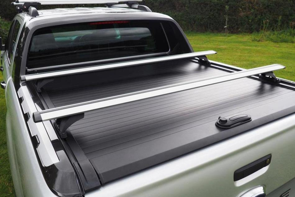 How to choose a roller blind for a pickup truck: A practical guide