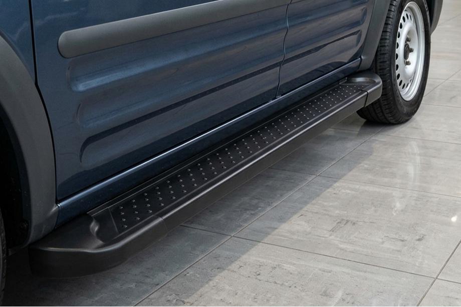 Ford Connect 2002–2006 Side Steps Allmond Black (2 pcs, Aluminum) Image