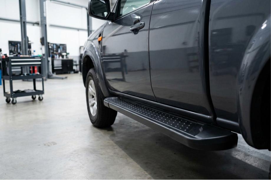 Ford Ranger 2007-2011 Side Steps Allmond Black (2 pcs, Aluminum) Photo 1