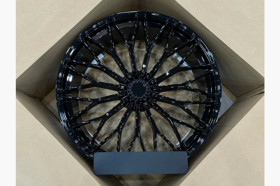 Lamborghini Urus 2018- Forged Wheels OEM R23 V6 (Set of 4) Photo 1