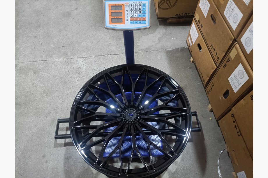 Lamborghini Urus 2018- Forged Wheels OEM R23 V6 (Set of 4) Photo 9
