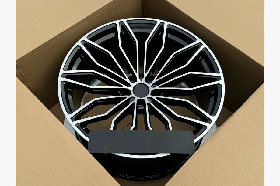 Lamborghini Urus 2018- Forged Wheels OEM R23 V10 (Set of 4) Photo 4