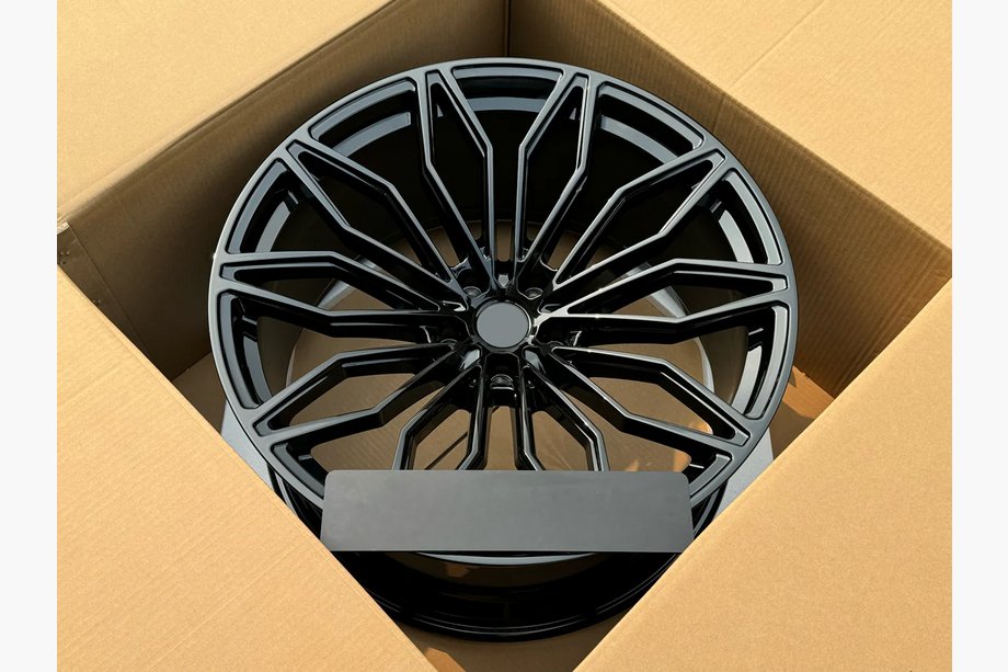 Lamborghini Urus 2018- Forged OEM R23 V12 Wheels (Set of 4) Photo 3