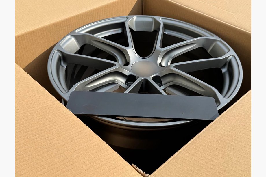 Porsche Cayenne 2018- Forged OEM R20 V2 Wheels (Set of 4) Photo 4