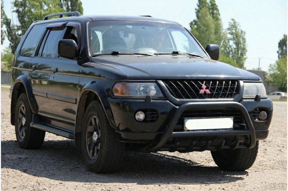 Mitsubishi Pajero Sport 1996-2007 Bull Bar WT003 Black Stainless Steel Image