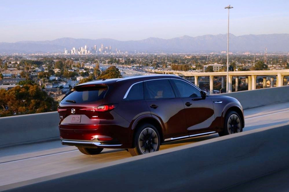 Mazda CX-90 Review: Flagship Three-Row SUV Photo 4