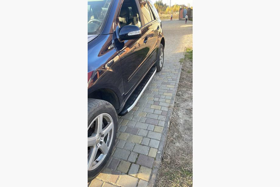 Mercedes ML W164 2005-2011 Side Steps Fullmond (2 pcs, Aluminum) Image