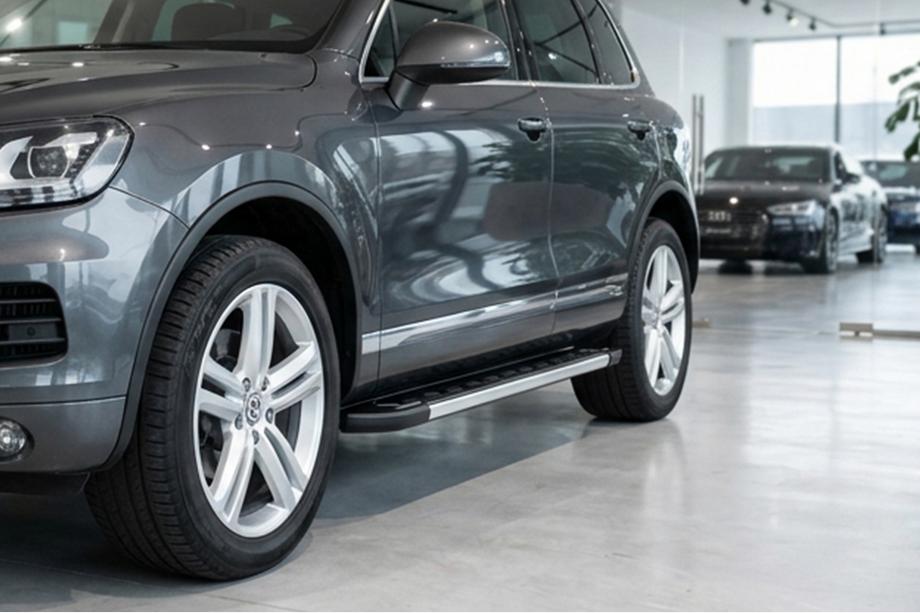 Porsche Cayenne 2003–2010 Side Steps RedLine V1 (2 pcs, Aluminum) Image