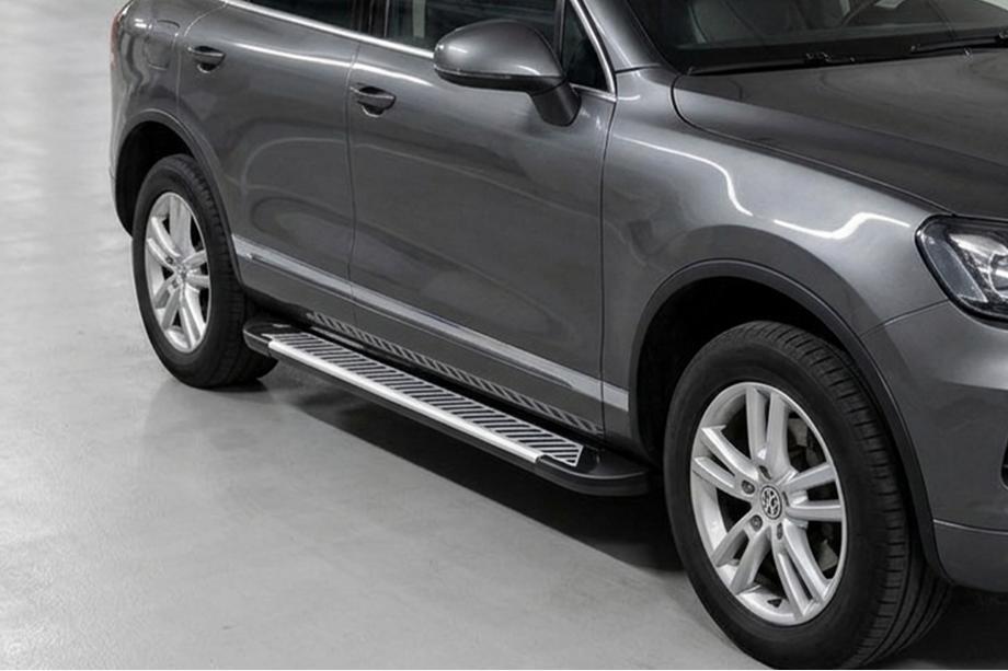 Porsche Cayenne 2003–2010 Side Steps Line (2 pcs, Aluminum) Image