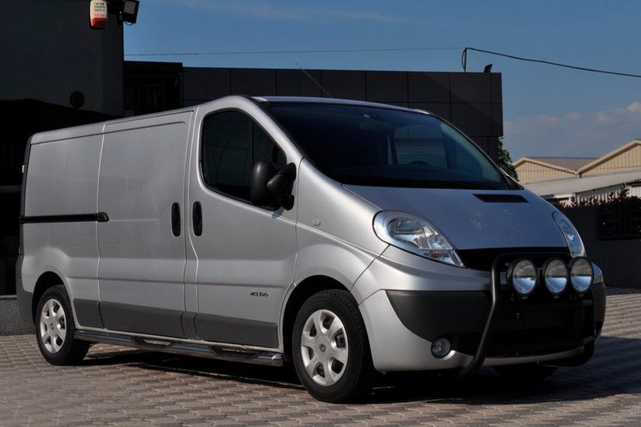 Renault Trafic 2001–2015 Bull Bar WT018 Black (Stainless Steel) Photo 3