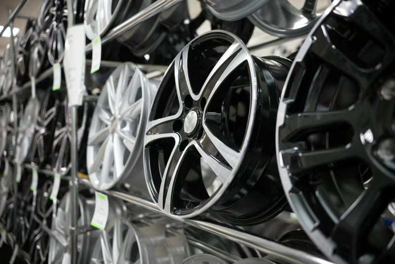 Which Car Rims to Choose: Forged or Cast?
