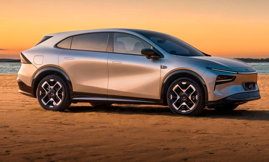 XPeng G7 Review: Smart Electric Crossover with AI Technology