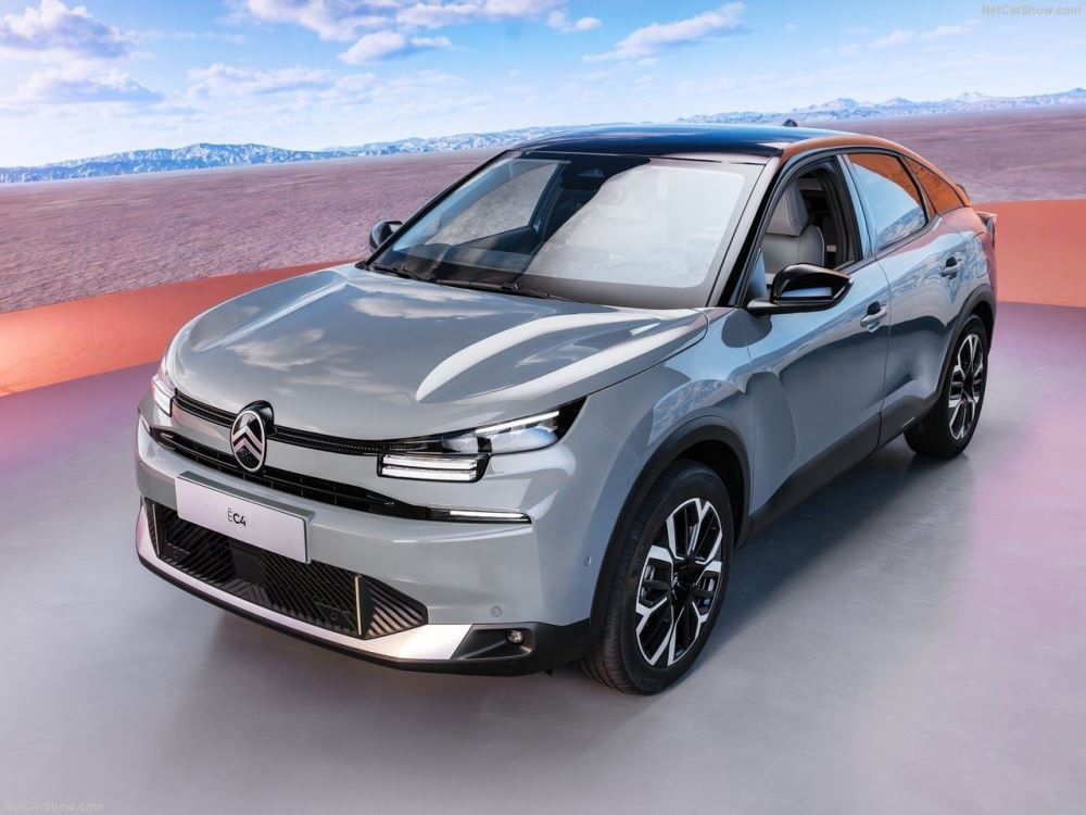 Citroën e-C4: a comfortable urban electric crossover hatchback