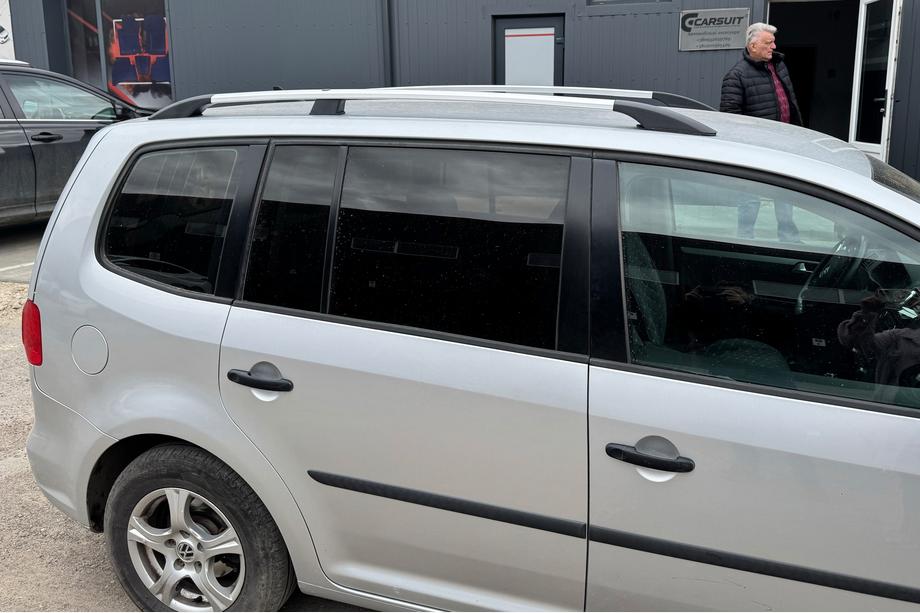 Volkswagen Touran 2010-2015 Chrome Roof Rail Photo 2