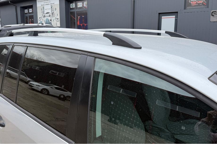 Volkswagen Touran 2010-2015 Chrome Roof Rail Photo 3