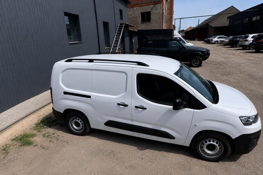 Citroen Berlingo/Multispace 2018- Black roof rails (Turkish design) Standard, plastic feet Image