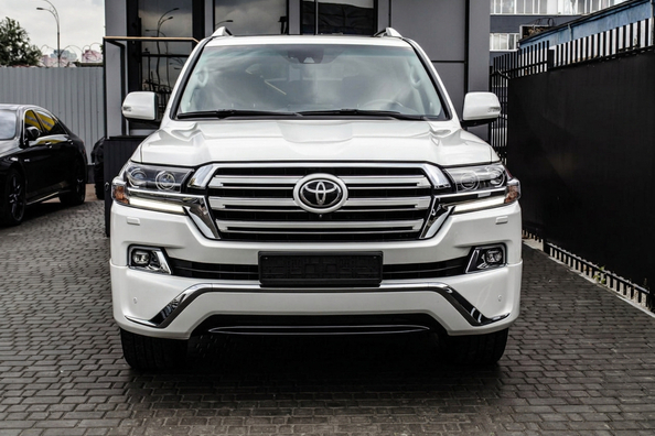 What a full Toyota Land Cruiser 200 facelift really costs