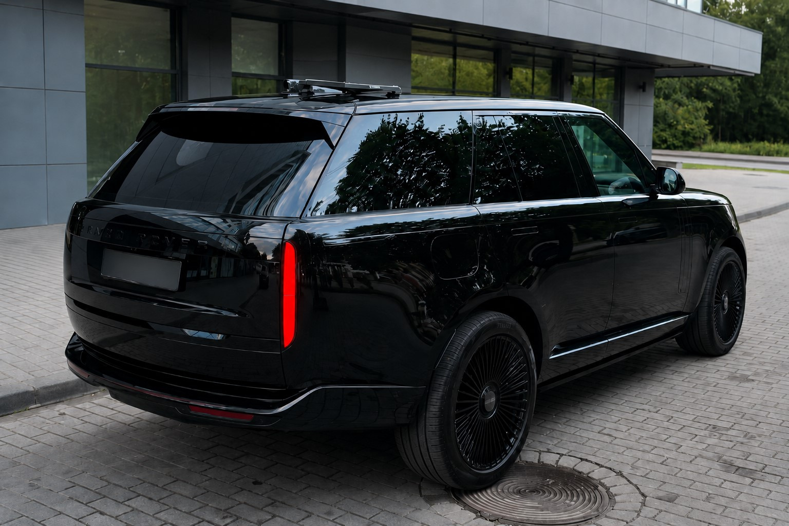 Range Rover L460 2021–: forged wheels HF-8 Black R22 install — our work