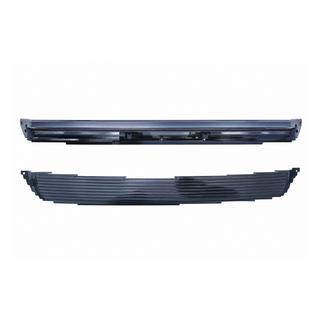 Full-width trunk lid light bar