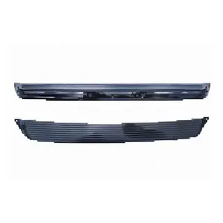 Full-width trunk lid light bar