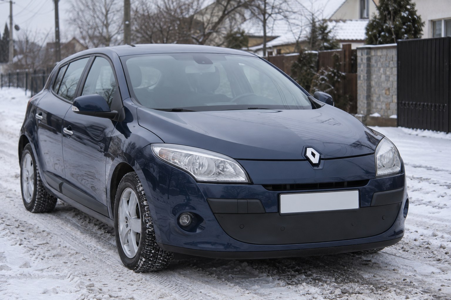 Winter cover for a passenger car: Megane III, Aveo T250, Lanos, Lacetti, Astra G, Passat B6, Santa Fe 2 — what to choose