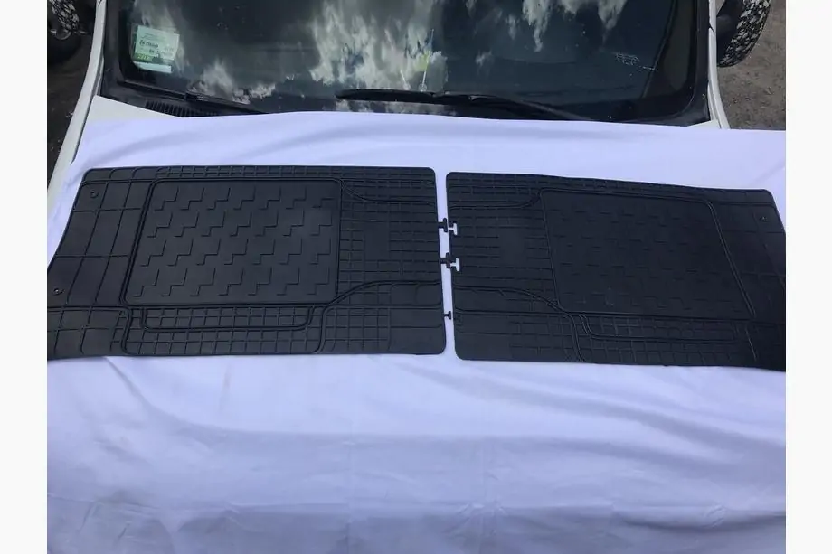 Volkswagen T5 2010-2015 Rear Rubber Floor Mats (2 pcs, Stingray) Photo 2