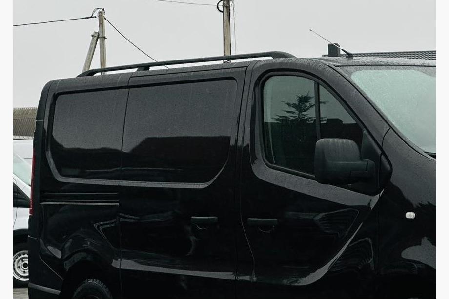 Opel Vivaro 2015-2019 Black Roof Rails Short, Plastic Feet Image