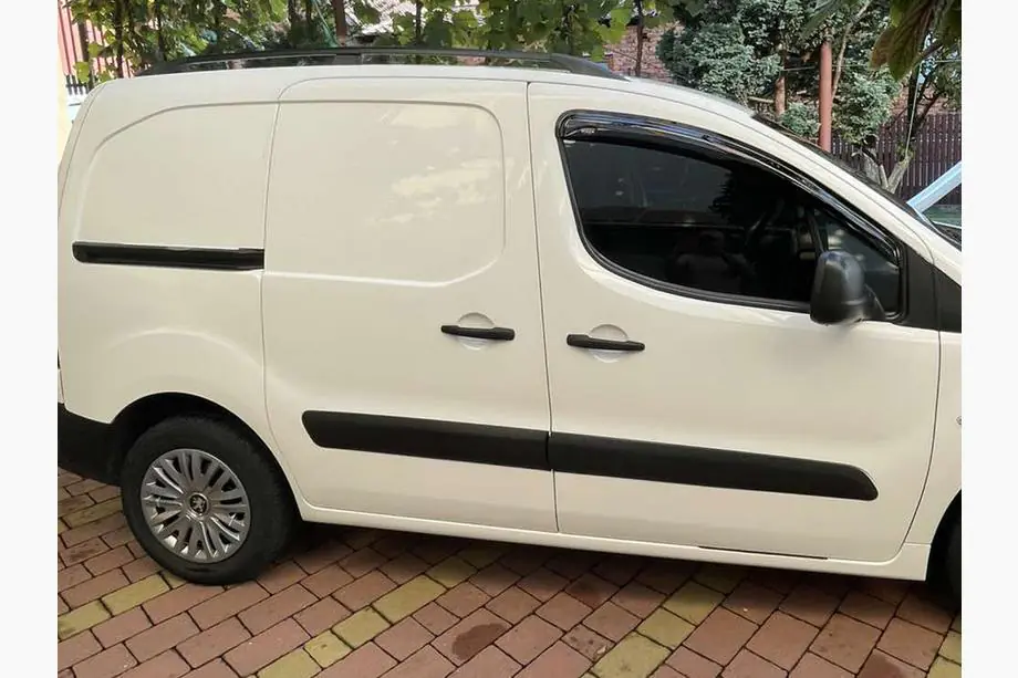 Peugeot Partner Tepee 2008-2018 Black Roof Rails Image