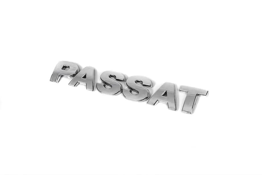 Volkswagen Passat B5 1997-2005 Passat emblem Photo 2