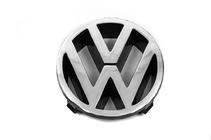 Volkswagen Polo 1994-2001 Front emblem photo 2