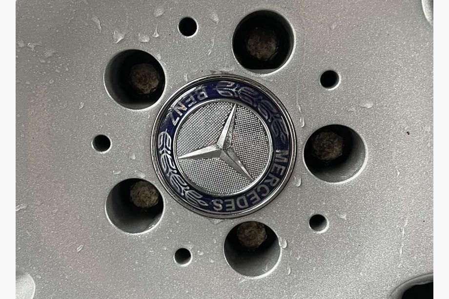 Mercedes-Benz Wheel center caps 71/75 mm without ring (4 pcs, blue V2) Photo 1