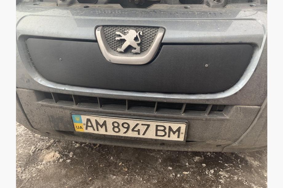 Peugeot Boxer 2006-2025 Winter grille (2006-2014) Matte Photo 2