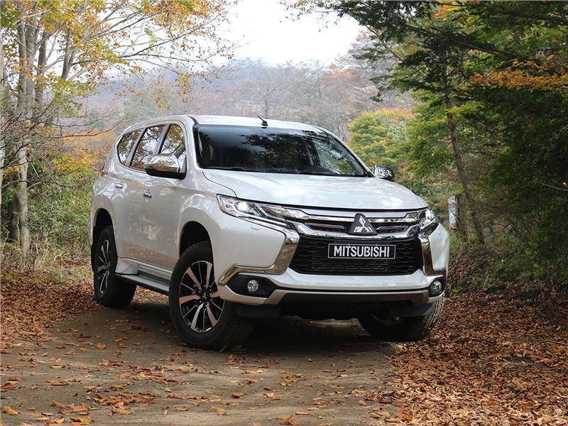 Browse Mitsubishi Pajero Sport third generation