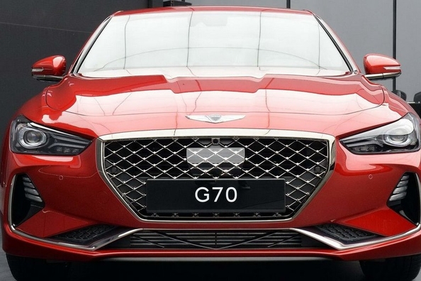The Koreans introduced the main competitor to the BMW 3-Series Photo 5