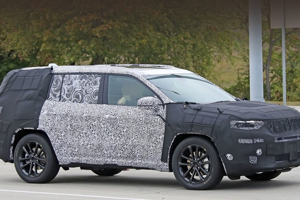 Jeep is preparing to release a new crossover Photo 2