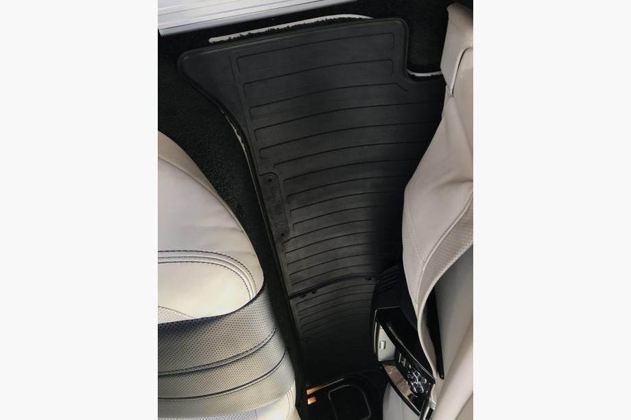 Volvo XC70 2007-2013 Rubber Floor Mats (4 pcs, Stingray Premium) Photo 3