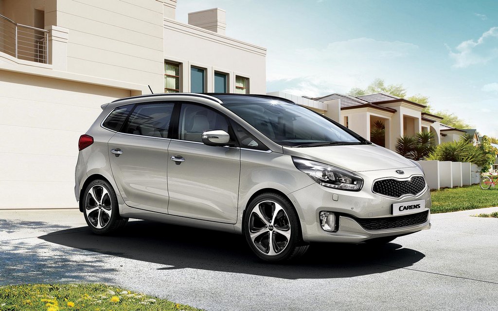 Overview of the compact MPV KIA Carens