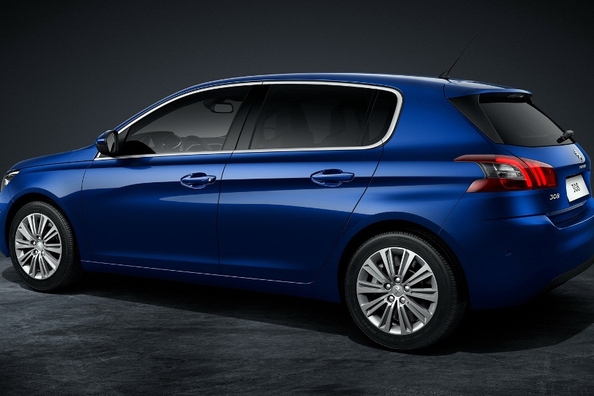Hatchback Peugeot 308 second generation Photo 3
