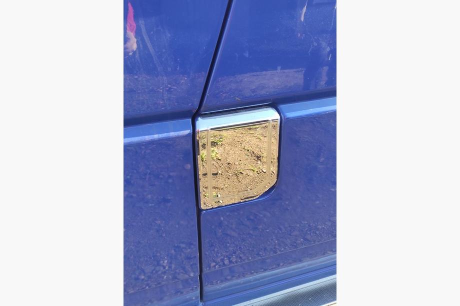 Volkswagen T4 Caravelle/Multivan 1990–2003 Fuel Tank Cover Chrome (OmsaLine, Stainless Steel) Photo 3