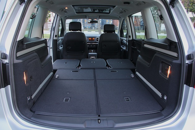 Minivan Volkswagen Sharan second embodiment