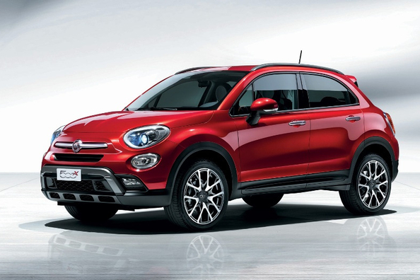 Overview of crossover Fiat 500X Photo 2