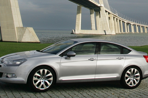 A review of the Citroen C5 sedan Photo 4