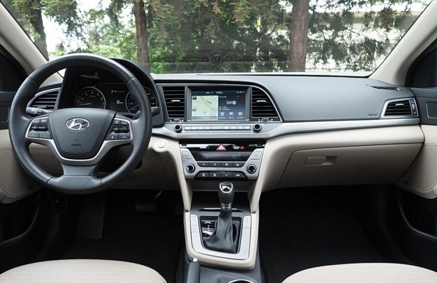 Review sedan Hyundai Elantra sixth generation