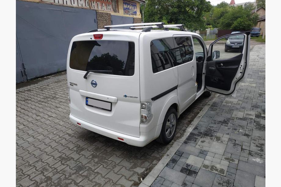 Nissan NV200 2009- Chrome Roof Rails 164 cm, Plastic Feet Photo 2