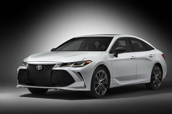 The flagship Toyota Avalon sedan of 2018 model year Photo 4